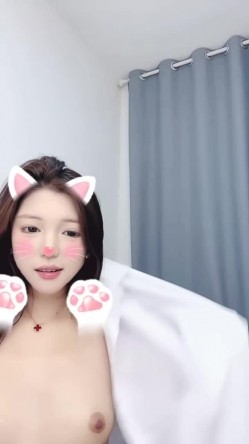 ️大眼睛大奶子清纯美女【辣妹水咸咸】下海裸舞，穿着衣服是女神，脱光秒变淫娃，很反差 截图16