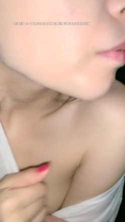 【Avove】系列合集，野战爱好者，带着炮友各地留精，最爱无毛肥逼包臀裙肉丝 截图3