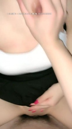 【Avove】系列合集，野战爱好者，带着炮友各地留精，最爱无毛肥逼包臀裙肉丝 截图14