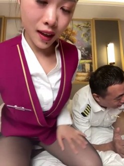 空姐被干了【优优baby】真实空姐和机长吃鸡舔穴舔脚 无套啪啪 户外 车里 截图2