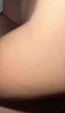 深圳情侣、邀请单男一起无套，男友射完，单男接着精液一起混合艹，艹得白沫沫超多 3V合集！ 截图16