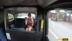 [FakeTaxi.com] - 2020.12.04 - Ariela Donovan - Peeping Cabbie Fucks Skinny Redhead (720p).mp4 截图11