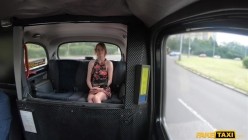 [FakeTaxi.com] - 2020.12.04 - Ariela Donovan - Peeping Cabbie Fucks Skinny Redhead (720p).mp4 截图12