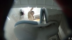【珍藏完整版】浴室暗藏摄像头偷拍两朵姐妹花洗澡,肤如凝脂肤似雪,一夜春宵梦断魂 截图2