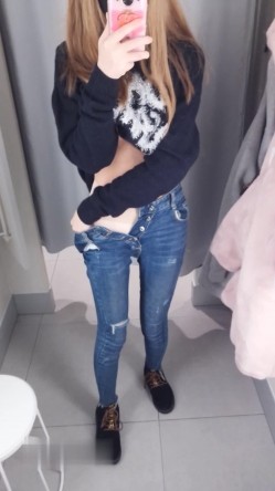 美腿福利姬鱼丸少女试衣间秀丝袜美腿 把玩骑坐假屌自慰抽插流白浆 截图1