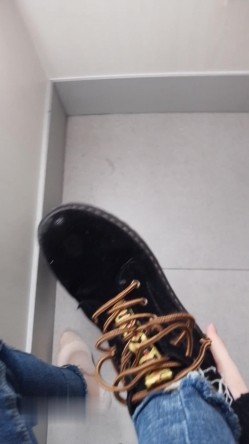 美腿福利姬鱼丸少女试衣间秀丝袜美腿 把玩骑坐假屌自慰抽插流白浆 截图3