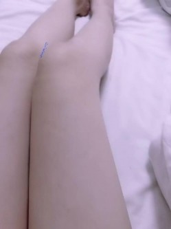 露脸才是王道！高颜长腿极品身材外围绿茶婊【琳琳子】福利~洗澡紫薇足交啪啪你的女神有钱人的母狗 截图1
