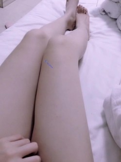 露脸才是王道！高颜长腿极品身材外围绿茶婊【琳琳子】福利~洗澡紫薇足交啪啪你的女神有钱人的母狗 截图2