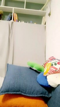 高颜值苗条身材短发妹子洗澡自慰 浴室洗完澡再到沙发上道具JJ抽插掰开特写 截图4