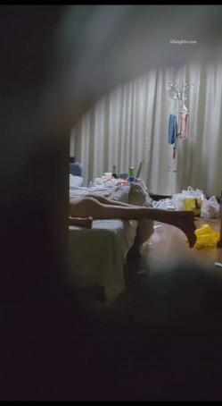 【极品稀缺 ️猫眼偷拍】超刺激猫眼偷窥酒店偷情狂欢啪啪做爱 叫声淫荡 不一样的视觉体验 比酒店偷拍更刺激 偷情篇 截图1