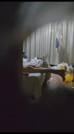 【极品稀缺 ️猫眼偷拍】超刺激猫眼偷窥酒店偷情狂欢啪啪做爱 叫声淫荡 不一样的视觉体验 比酒店偷拍更刺激 偷情篇 截图3