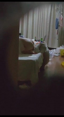 【极品稀缺 ️猫眼偷拍】超刺激猫眼偷窥酒店偷情狂欢啪啪做爱 叫声淫荡 不一样的视觉体验 比酒店偷拍更刺激 偷情篇 截图7