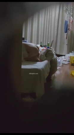 【极品稀缺 ️猫眼偷拍】超刺激猫眼偷窥酒店偷情狂欢啪啪做爱 叫声淫荡 不一样的视觉体验 比酒店偷拍更刺激 偷情篇 截图8