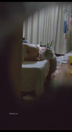【极品稀缺 ️猫眼偷拍】超刺激猫眼偷窥酒店偷情狂欢啪啪做爱 叫声淫荡 不一样的视觉体验 比酒店偷拍更刺激 偷情篇 截图13