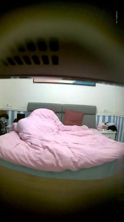 酒店偷拍 ️稀有房两对情侣美女精心打扮一番和纹身男友激情上位嗨摇 截图2