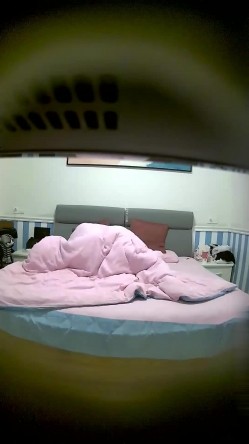 酒店偷拍 ️稀有房两对情侣美女精心打扮一番和纹身男友激情上位嗨摇 截图3