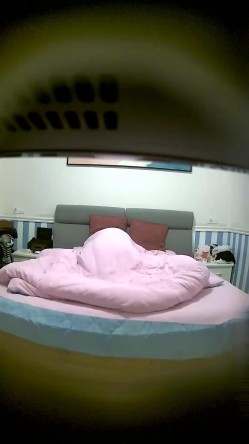 酒店偷拍 ️稀有房两对情侣美女精心打扮一番和纹身男友激情上位嗨摇 截图5