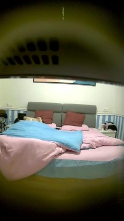 酒店偷拍 ️稀有房两对情侣美女精心打扮一番和纹身男友激情上位嗨摇 截图7