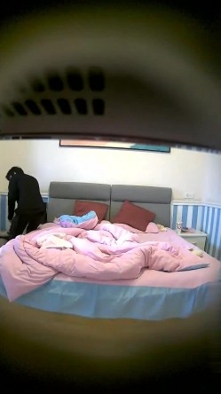 酒店偷拍 ️稀有房两对情侣美女精心打扮一番和纹身男友激情上位嗨摇 截图11