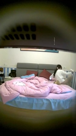 酒店偷拍 ️稀有房两对情侣美女精心打扮一番和纹身男友激情上位嗨摇 截图12