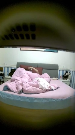 酒店偷拍 ️稀有房两对情侣美女精心打扮一番和纹身男友激情上位嗨摇 截图13