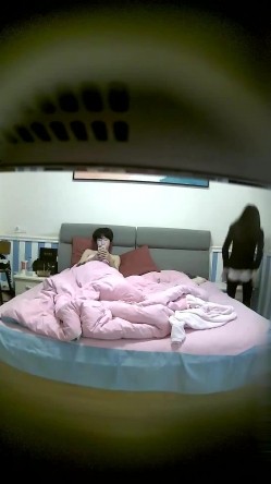 酒店偷拍 ️稀有房两对情侣美女精心打扮一番和纹身男友激情上位嗨摇 截图14