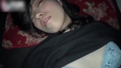 【迷操女神】整天骂我是舔狗，阳了让我去照顾她，趁机下药迷奸感受40度的骚逼 截图5