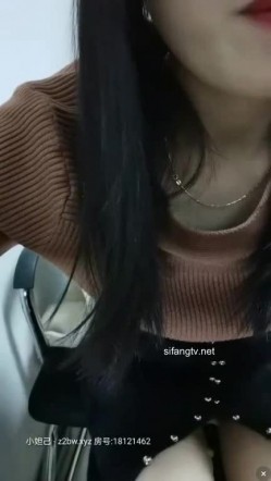 最牛【小橙子老师】办公室玩跳蛋,正发骚时领导意外进来了谈工作，时间还挺长 一直在忍耐丝袜都撕烂了,决堤潮喷，非常刺激！ 截图4