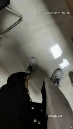 最牛【小橙子老师】办公室玩跳蛋,正发骚时领导意外进来了谈工作，时间还挺长 一直在忍耐丝袜都撕烂了,决堤潮喷，非常刺激！ 截图16