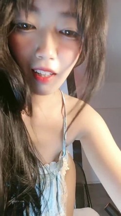 《宅男福利》夏天当然要看裸舞呀！性感美少女【白羊座】私拍各种情趣内衣淫语骚表情BGM疯狂摇臀摄人心魂 截图4