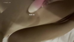 【原档极品泄密】，杭州23岁平面模特，高颜值清纯女神，完美露脸，肤白穴粉干起来好享受 截图1