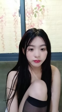 小嘉睡不着 空灵系女神【小嘉】校花级别!!男主拿道具狂插他B~再操他穴~水量惊人，女上位啪啪~精彩绝伦！ 截图1