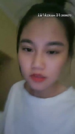颜射小甜心一线天肥逼妹子啪啪，口交舔弄脱下内裤翘起大屁股，上位骑乘抽插猛操 截图8