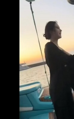 三亚游艇轰趴事件 玩的东西真花呀，真的好想加入 截图1