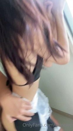泰国纯天然反差少妇「dream」OF日常露脸性爱私拍 野外、阳台、车震、门口啪啪 现实OL网上母狗 截图13