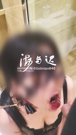 顶级调教大神，回归携多位少妇母狗调教，刺激花式玩法「海与迟」165车模冷白皮黑丝母狗车展当晚拿下，抽逼奴性M配合度非常高 截图13