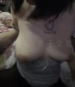 抖音反差巨乳精神小妹【沐沐不吃姜】最新啪啪福利，颜艺阿黑颜口交做爱，超级顶的奶子晃得我头晕 截图13