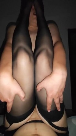 炮船钢板· 贡献老婆的美丽骚逼，内射外射，各种丝袜穿着诱惑，日常小性爱记录 截图6
