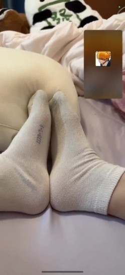 【真实反差学生妹】，土豪高价定制1对1在线调教，清纯妹子掰菊花抠逼口塞棉袜舔内裤，小母狗属性拉满了 截图12