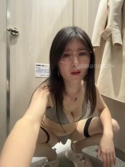 ️丝袜熟妇【sunny-520】韵味十足熟妇情趣丝袜户外楼道露出跳蛋黑牛疯狂喷水 截图8