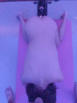 对话粗口淫荡，鬼哭神嚎尖叫不停，很能叫的淫荡母狗肥臀眼镜御姐YH2168私拍，绿帽癖男友找坚挺变 截图11