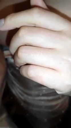 大叔周末约炮极品黑丝美少妇 不走寻常路专门找刺激在商场女厕隔间里各种高难度姿势啪啪 截图16