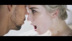 SexArt.19.08.23.Skye.Blue.In.Clouds.XXX.1080p.MP4-KTR[N1C] 截图2