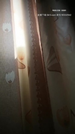 【真实偷情同事媳妇】眼镜小伙和同事媳妇乱搞，家中偷拍啪啪抠穴，野鸳鸯缠绵悱恻激情无限，高清源码录制 截图13