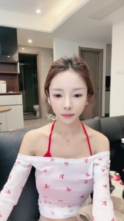 【彩色的小熊宝宝】骨感校花 人瘦奶大性感十足 魔鬼身材 奶子相当突出 超级淫荡 道具自慰 截图6