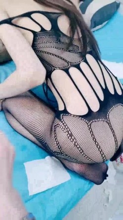 身高1米8的日本女大学生被干 ️【倩倩】太他妈极品了~被各种姿势爆操~叫声嗷嗷声 ️响彻弥漫整个房间！ 截图13