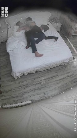 《经典咏流传 360摄像机》甄选稀缺欧式俯视大床房 各种男女朋友奸夫淫妇偸情滚床单淫声浪语花样体位激情澎湃 截图2