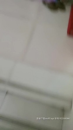 【英语老师艾拉】逼里塞跳蛋，逛家乐福超市，中途都出水了，勾搭小伙儿回家啪啪，又嗲又骚软妹子，小穴水多被啪得一塌煳涂 截图11