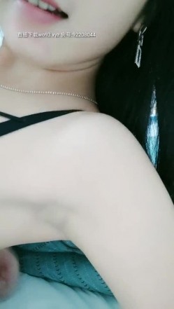 【英语老师艾拉】逼里塞跳蛋，逛家乐福超市，中途都出水了，勾搭小伙儿回家啪啪，又嗲又骚软妹子，小穴水多被啪得一塌煳涂 截图13