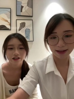 ️清纯主播【202509yoyo】表姐带着表妹下海直播、在线教口活、练习做爱姿势 截图2